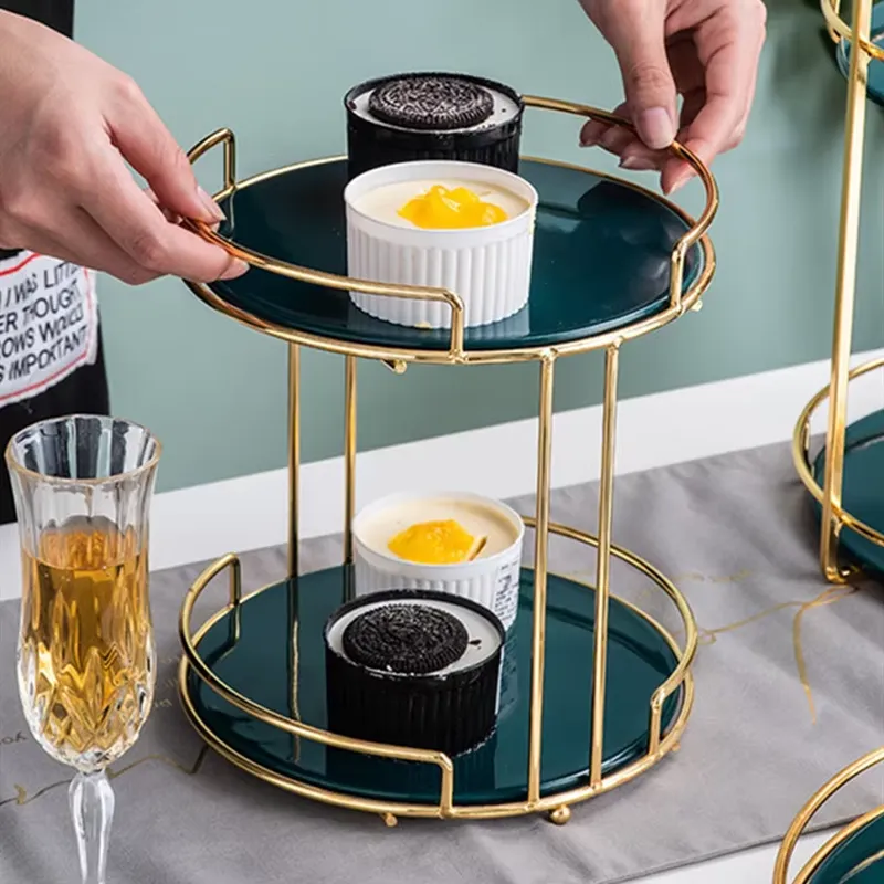 高級感あふれるゴールドのケーキスタンドセット。大理石調の天板 - Display Risers Set のレビューと価格